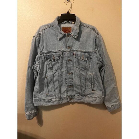 Levi's Jackets & Blazers - Women's Levi's Lightwash Jean Jacket Size XL [EXCELLENT]